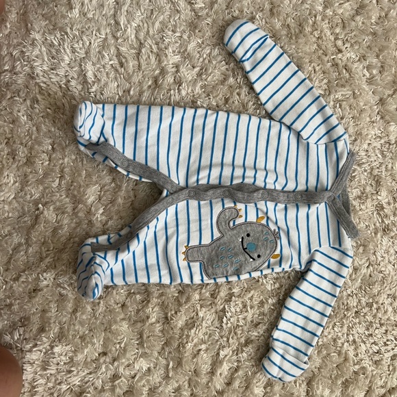 Newborn footies (8 of them) - Picture 3 of 9